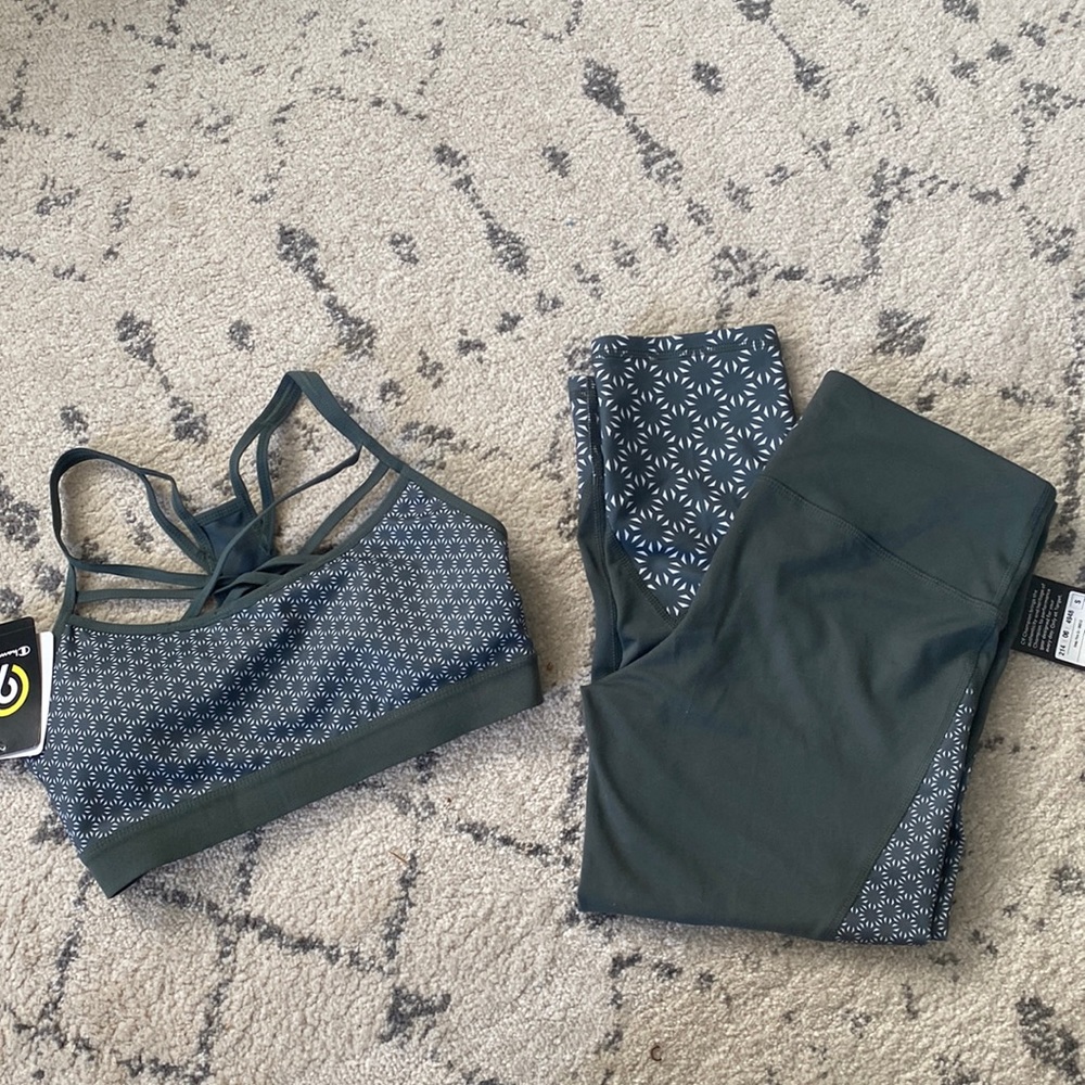 Green workout set, leggings and bra